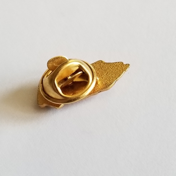 Relisted - Vintage praying hands pin gold tone tiny brooch religious Christian - Picture 5 of 6